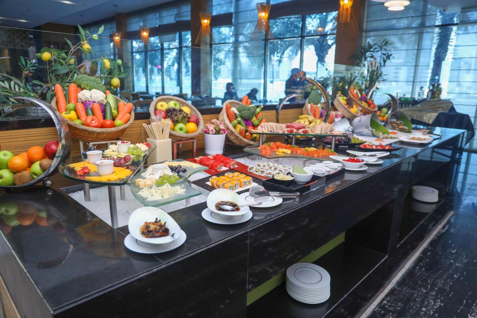 Ramee Grand Hotel And Spa Μανάμα Εξωτερικό φωτογραφία A buffet at a hotel