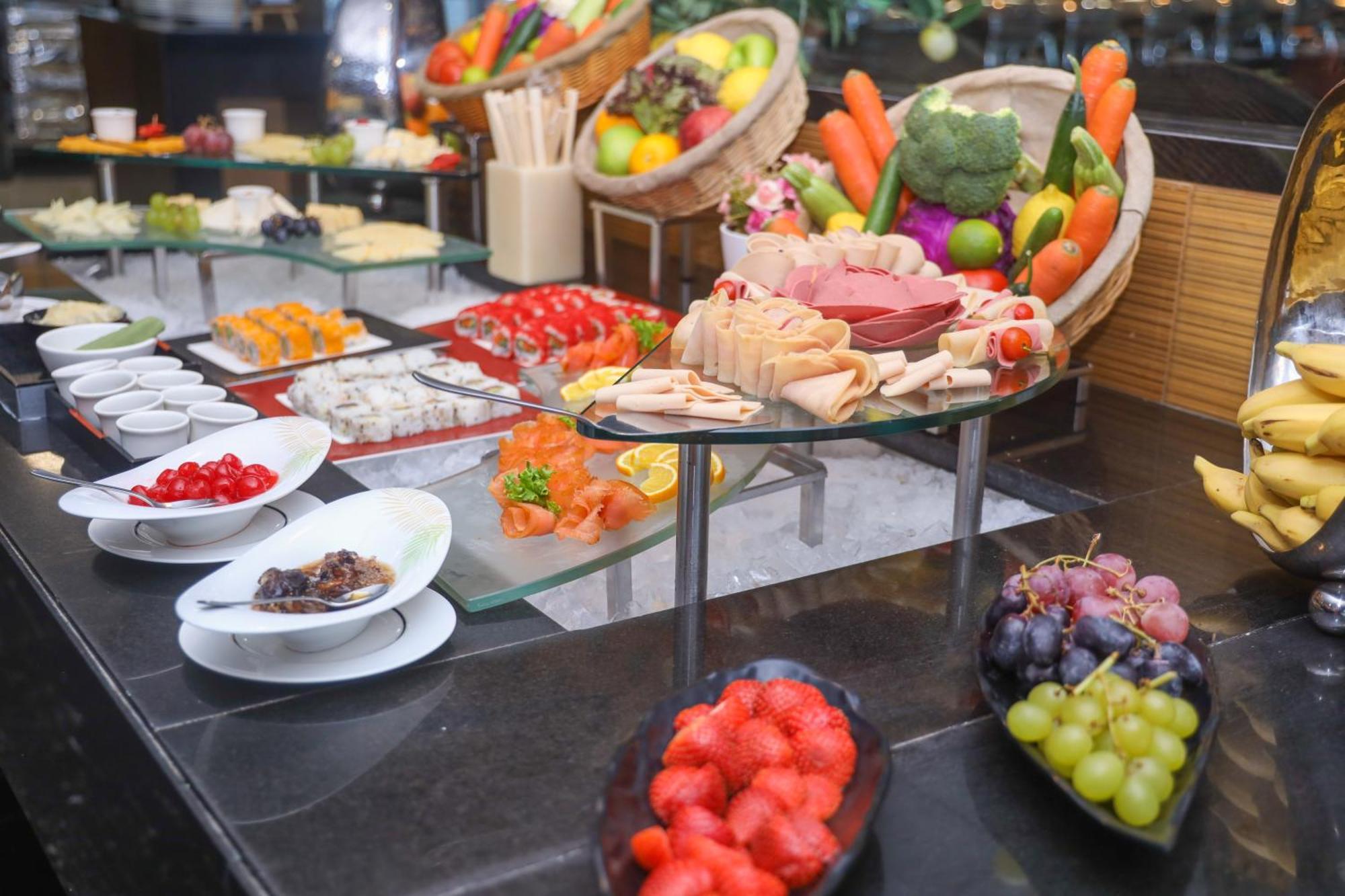 Ramee Grand Hotel And Spa Μανάμα Εξωτερικό φωτογραφία A buffet at a hotel