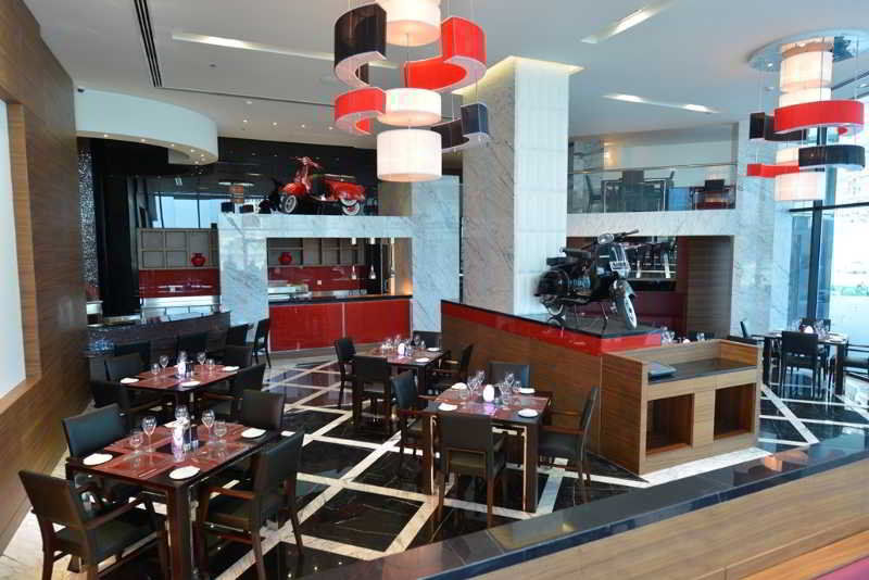 Ramee Grand Hotel And Spa Μανάμα Εξωτερικό φωτογραφία The restaurant